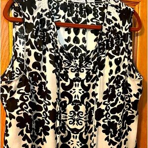 Liz Claiborne sleeveless blouse with tie in front